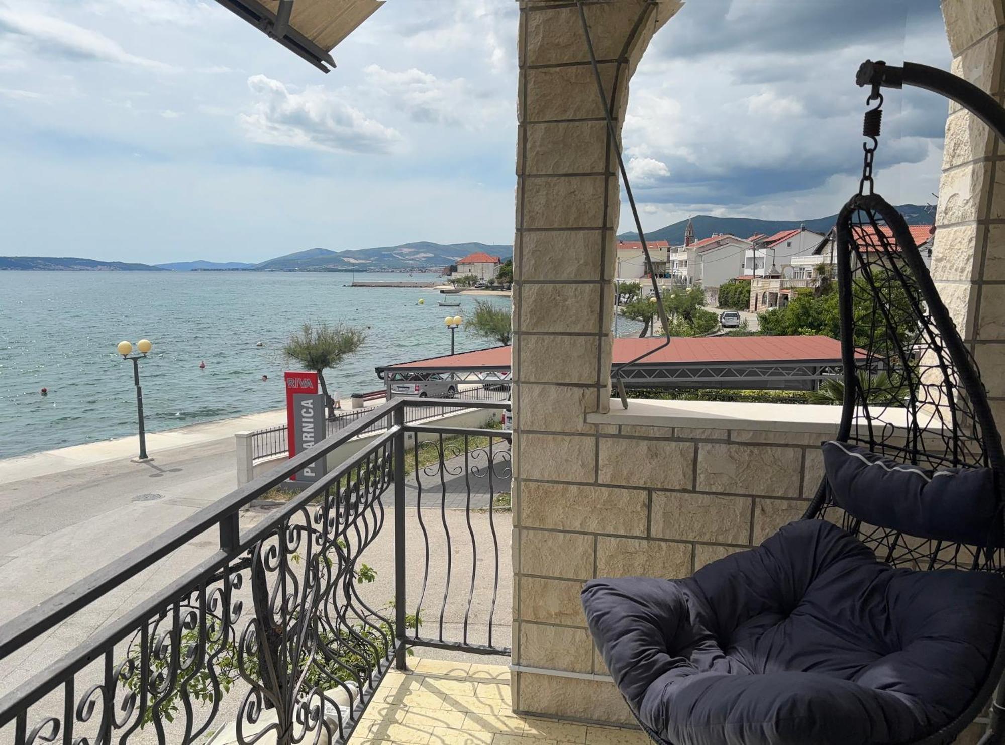 M&M Pelivan Apartment Kastela Exterior photo